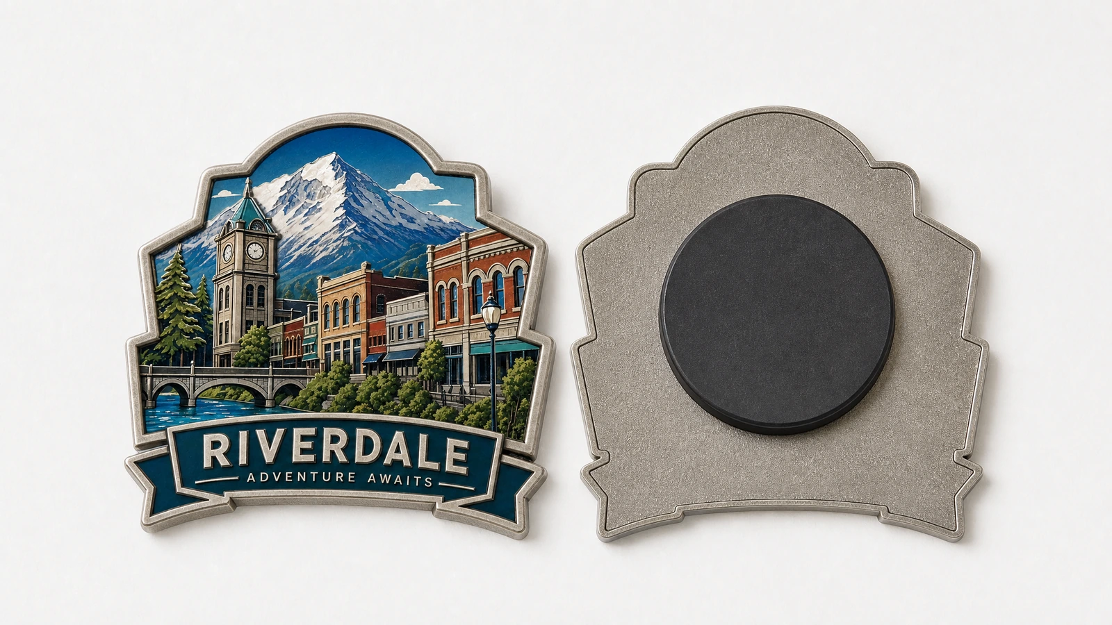 ภาพประกอบแม่เหล็ก Riverdale ด้านหน้า วางคู่กับด้านหลังสีโลหะที่มีแม่เหล็กกลมสีดำ